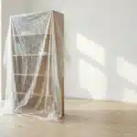 Afdekfolie over een kast