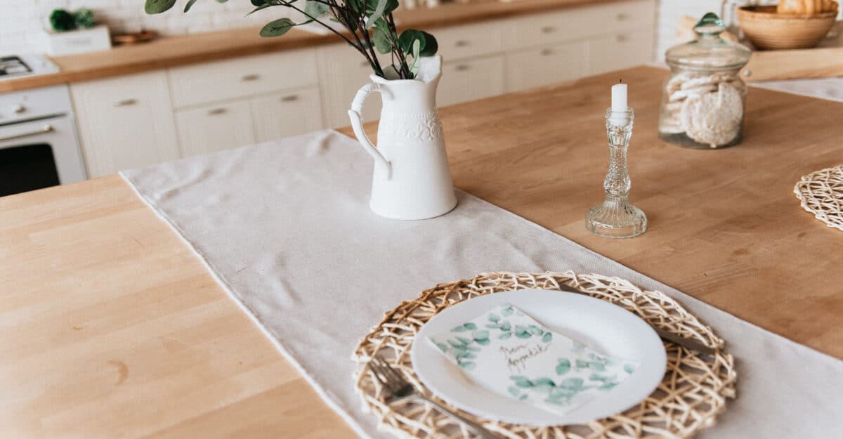 Houten tafel behandelen