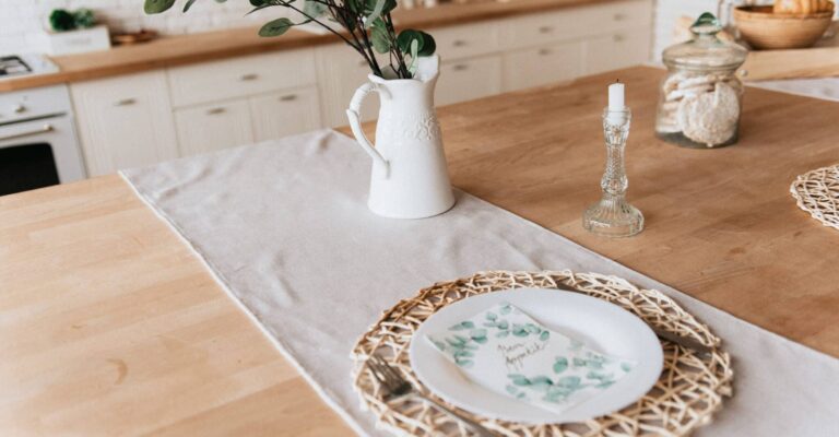 Houten tafel behandelen