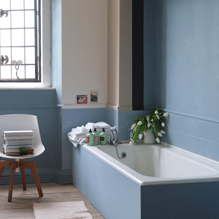 Farrow and Ball Sardine voorbeeld badkamer