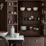 Little Greene Intelligent Satin Bruine kast