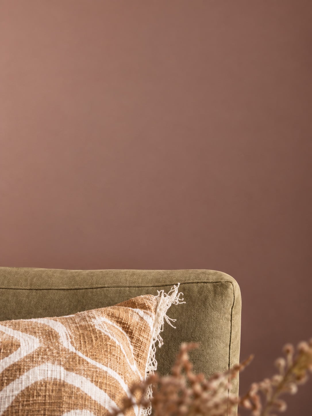 Bankstel bij muur in Real Plum