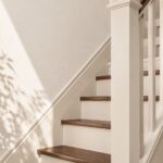 Houten trap in kleur Gentle Stone