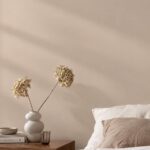 Slaapkamer met bedframe in Subtle Umber