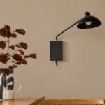 Tafel bij muur in Real Greige