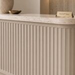 Hotel receptie balie in Urban Taupe