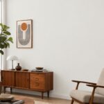 mid century moderne woonkamer met muur in RAL 9016 Verkeerswit