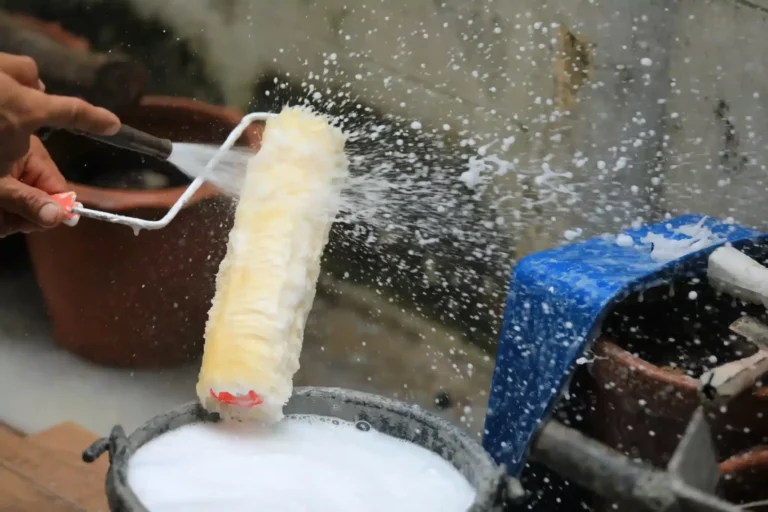 Hoe maak je een verfroller schoon | Verfplaza