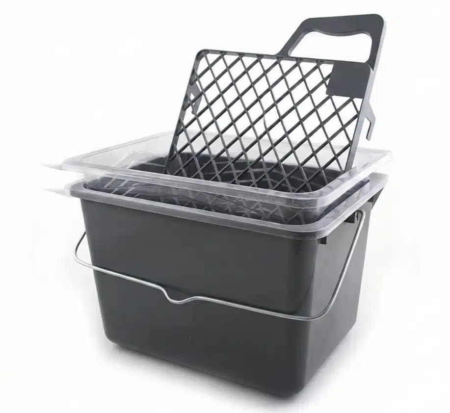 Voorbeeld verfemmer met inzetbak en rooster