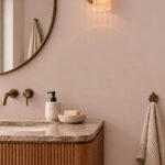 Badkamer met wasbak in Fine Plum