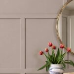 Hal met kast en muur in Calm Taupe
