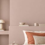 Slaapkamer met muur in Fine Plum