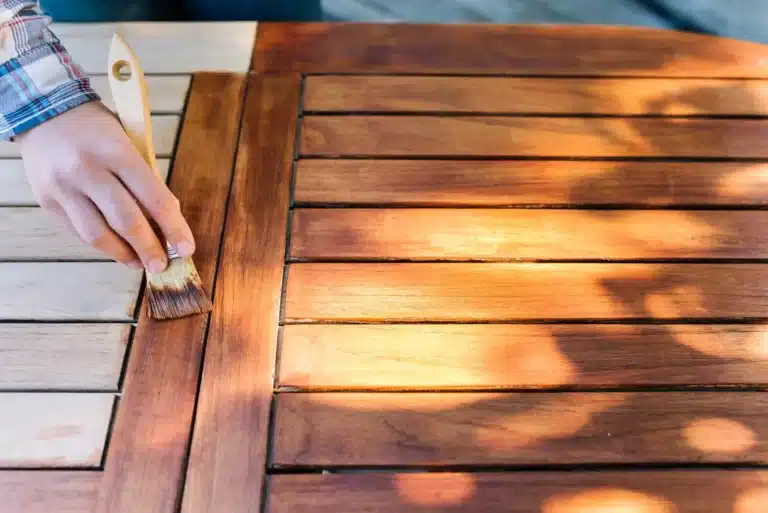 Tips om een houten tuintafel te schilderen | Verfplaza