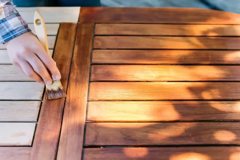Tips om een houten tuintafel te schilderen | Verfplaza