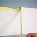 Gele frogtape afplakken muur
