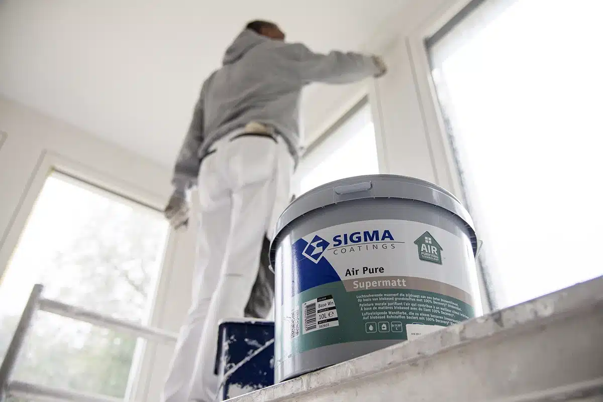 Sigma Air Pure Supermatt met een schilder