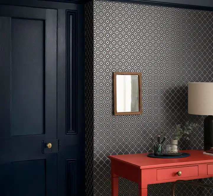 Paint & Paper Library Architects’ Eggshell op een deur