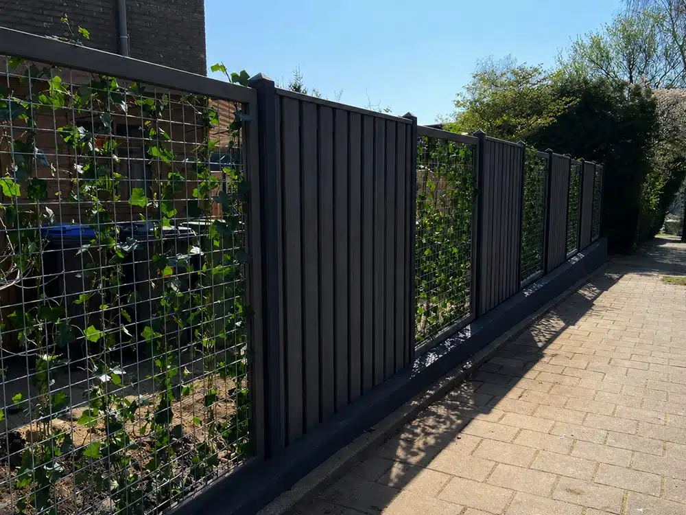 Schutting gebeitst met Sigma Woodprotect Solid Matt