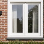 Zijdeglans witte buitenkozijnen