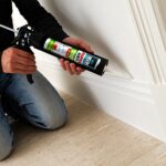 Bison Super Acrylaatkit Anti Crack voorbeeld bij plinten
