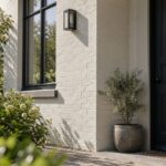 Modern huis met witte bakstenen buitenmuur