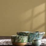 tafel met keramiek en muur in Sunny Ease