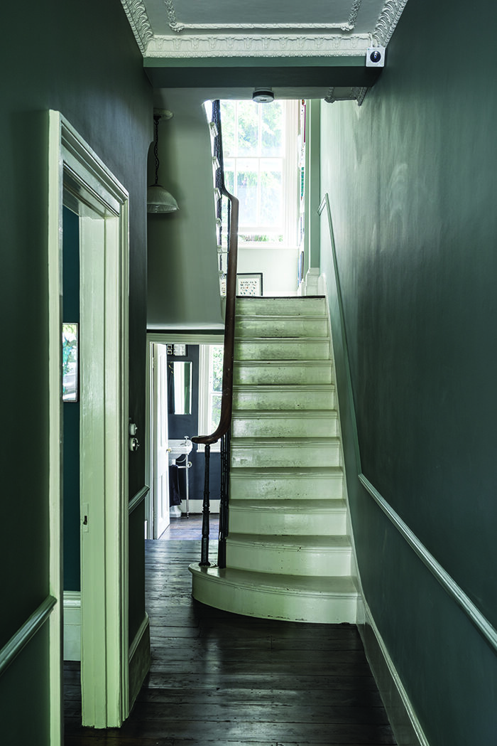 Farrow and Ball Railings No. 31